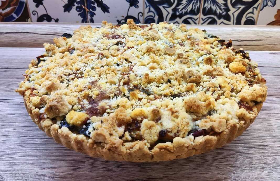 Αλμυρή τάρτα με προσούτο, κολοκυθάκια, τυρί