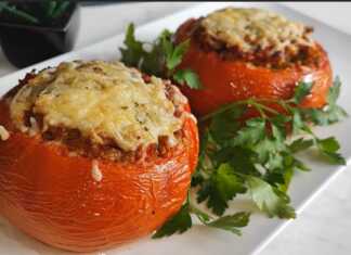 Γεμιστές ντομάτες με τυρί και πικάντικη γέμιση