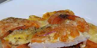 Χοιρινά φιλετάκια στο φούρνο με τυρί και ντομάτα Χοιρινά φιλετάκια στο φουρνο