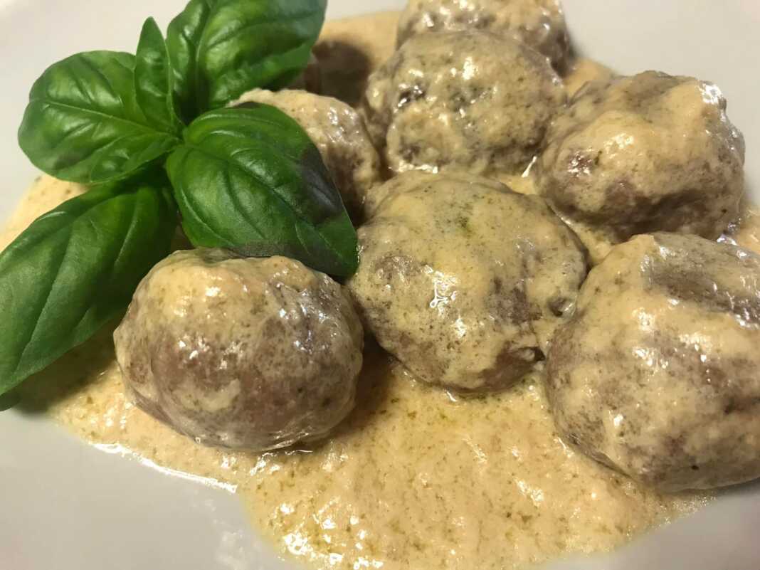 κεφτεδάκια με λευκή σάλτσα