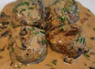 Ζουμερά κεφτεδάκια με σάλτσα μανιταριών