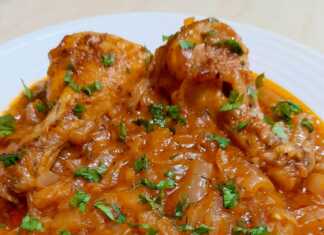 Κρεμμύδια στιφάδο με κοτόπουλο