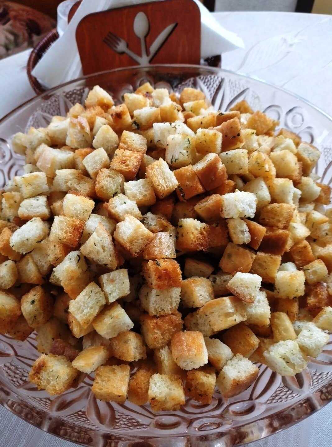 kroutonVoutiroMirodika Κρουτόν με βούτυρο και μπαχαρικά!