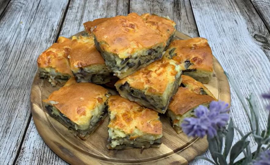 melitzanopita1 Η **Εύκολη Μελιτζανόπιτα** μόλις βγήκε από το φούρνο, χρυσαφένια.