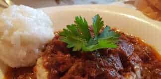 Μοσχαράκι κοκκινιστό με ρύζι