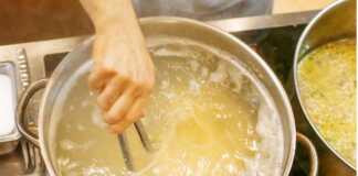 βρασμένο νερό από τα μακαρόνια