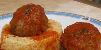 Κοκκινιστά Κεφτεδάκια με πλιγούρι Κοκκινιστά Κεφτεδάκια με πλιγούρι