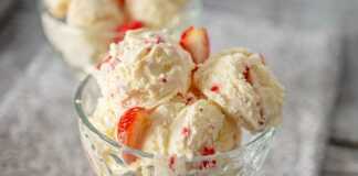 Σπιτικό παγωτό με γιαούρτι και φρούτα
