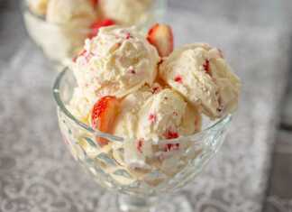 Σπιτικό παγωτό με γιαούρτι και φρούτα