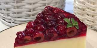 Κέικ σοκολάτας με κεράσια και βελουδινη κρέμα.