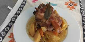 Κότσι χοιρινό με πατάτες και λαχανικά στη γάστρα!! Κότσι χοιρινό με πατάτες και λαχανικά στη γάστρα