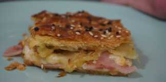 Ζαμπονοτυρόπιτα με σφολιάτα