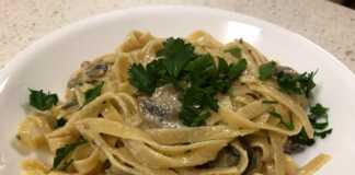 Ζυμαρικά με κρεμώδη σάλτσα μανιταριών