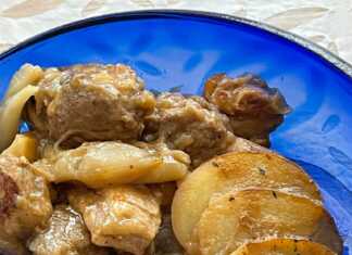 Αρωματικό αρνάκι στο φούρνο με πατάτες…Τόση γεύση σε ένα πιάτο δεν έχετε ξαναφαει.