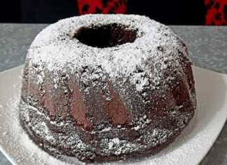 Διπλό κέικ με κομμάτια μαύρης σοκολάτας Διπλό κέικ με κομμάτια μαύρης σοκολάτας