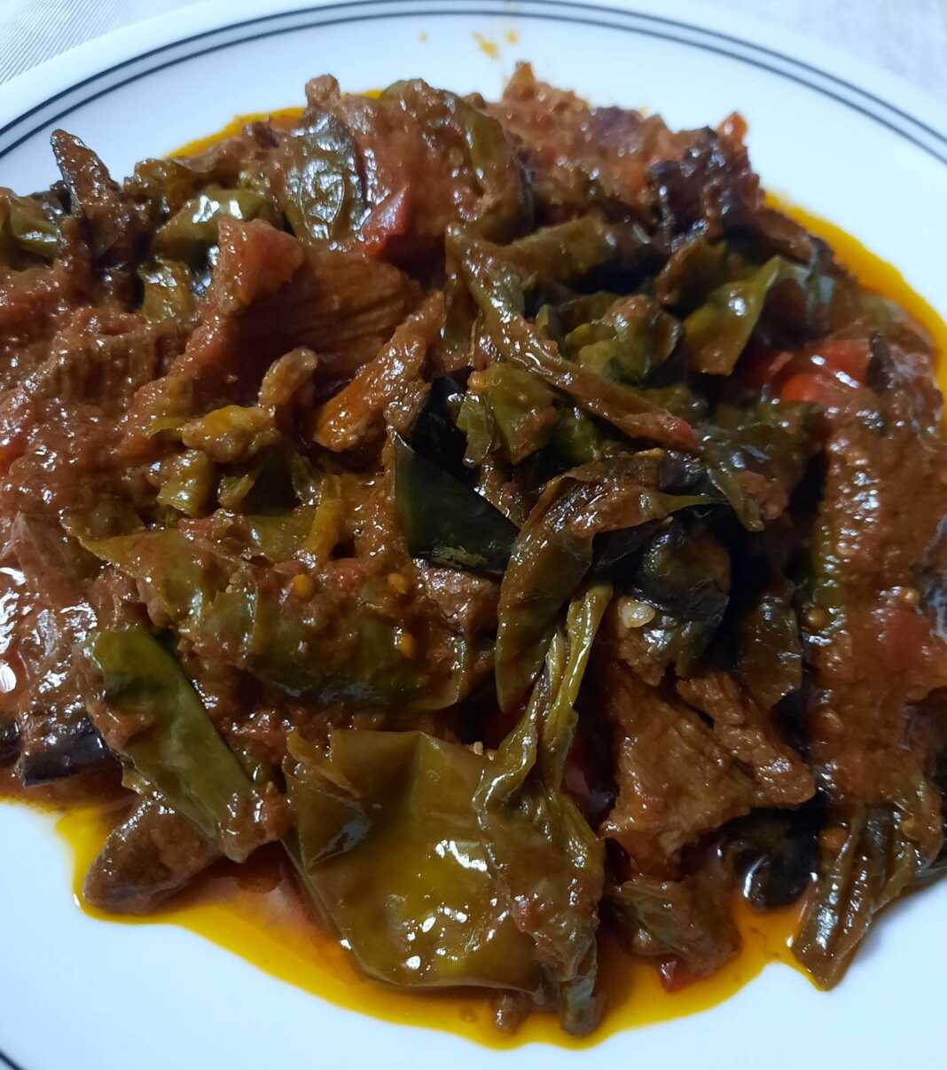 KreasPiperies Μοσχάρι κοκκινιστό με πιπεριές