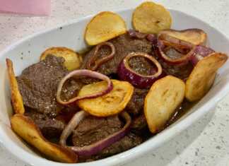 μπριζόλες με καραμελωμένα κρεμμύδια