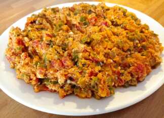 Αυγά με ντομάτες και πιπεριές 