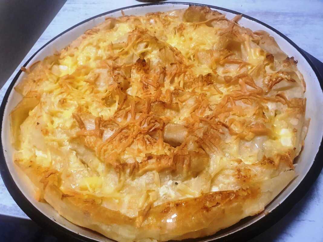 Πίτα με αυγά, τυρί και κίτρινο τυρί