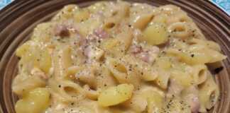 Ζυμαρικά και πατάτες τυρί και μπεικον Ζυμαρικά και πατάτες τυρί και μπεικον