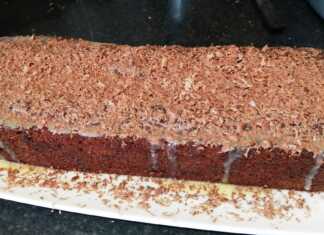 Κέικ με μπανάνες, καρύδια, αποξηραμένα cranberries και σοκολάτα. Κέικ με μπανάνες, καρύδια, αποξηραμένα cranberries και σοκολάτα.