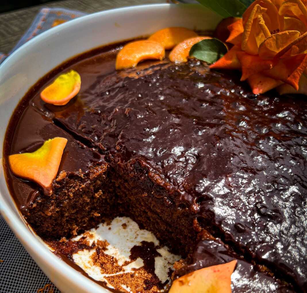 Κέικ σοκολάτας με μαρμελάδα βερίκοκο