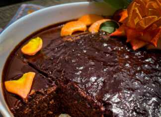 Κέικ σοκολάτας με μαρμελάδα βερίκοκο