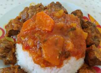 Μοσχαρακι κοκκινιστο με πιλαφι.