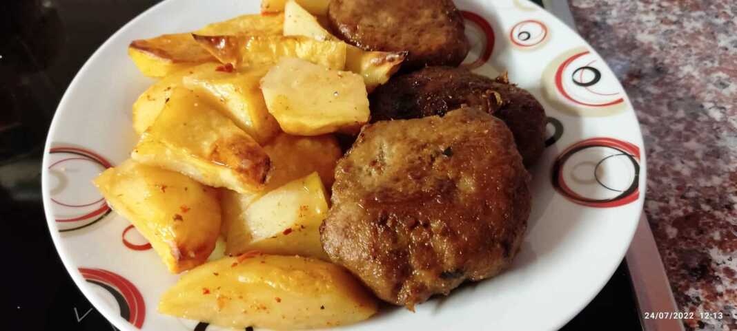 Μπιφτέκια με πατάτες