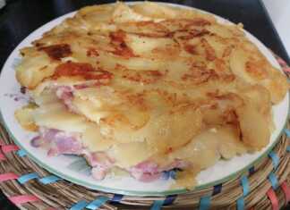 Πατάτες, προσούτο και τυρί σε τηγάνι.