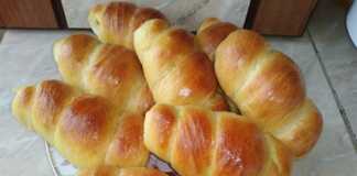 Λουκάνικα στη ζύμη (Πιροσκί)