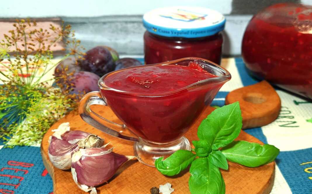 saltsaDamaskina Σάλτσα με δαμάσκηνα για κρέας για τον χειμώνα