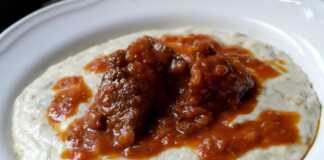 Παραδοσιακό κοκκινιστό χουνκιάρ μπεγεντί, σερβιρισμένο με μοσχάρι και πουρέ μελιτζάνας.