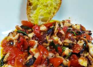 Καλοψημένα πλοκάμια από χταπόδι σε τηγάνι με μελωμένα ντοματίνια, φρέσκο βασιλικό και αρωματικό ελαιόλαδο