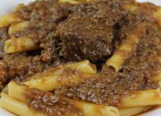 Μοσχάρι με μακαρόνια σε καλαμελωμένη σάλτσα