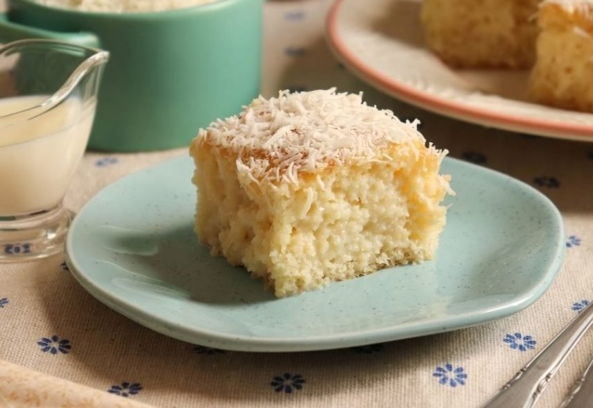 glikiakiakaridasKrema1 Σιροπιαστό Κεικ με Καρύδα