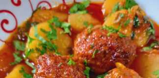 Κεφτεδάκια με πατάτες και σάλτσα στην κατσαρόλα