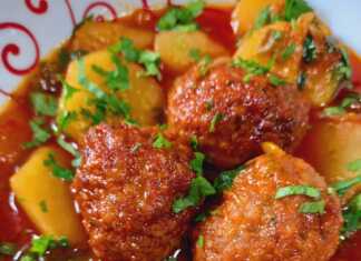 Κεφτεδάκια με πατάτες και σάλτσα στην κατσαρόλα