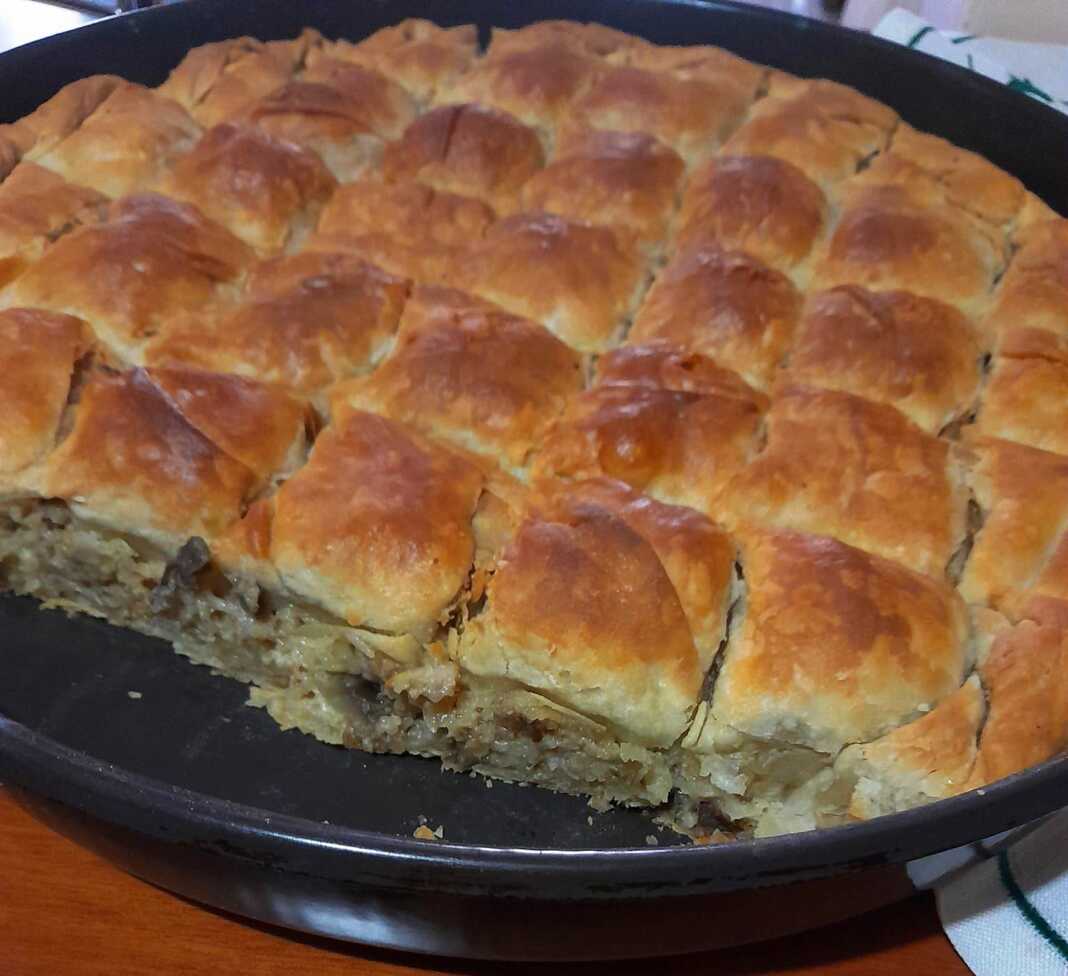 melintzanopita1 Χρυσαφένια, ολόκληρη Μελιτζανόπιτα Θεσσαλίας, φρεσκοψημένη από τον φούρνο