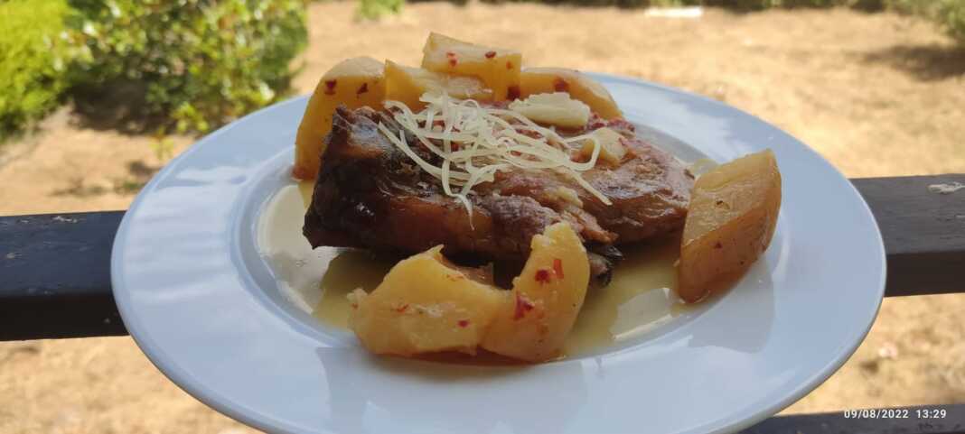 Μπριζόλες χοιρινές με πατάτες