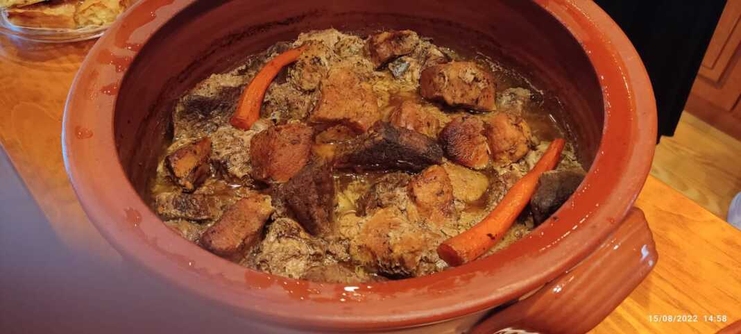 Ψητό Βοδινό σε κρασί με μουστάρδα και μυρωδικά στο πήλινο