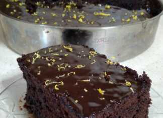 Τέλειο κέικ σοκολάτας που με το σιρόπι γίνεται ΕΞΑΙΡΕΤΙΚΟ!!! Τέλειο κέικ σοκολάτας σιροπιασμένο με γλάσο, κομμένο σε τετράγωνα κομμάτια.