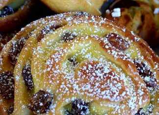 Στριφτάρια με κρέμα και σταφίδες Στριφταρια με κρεμα και σταφιδες