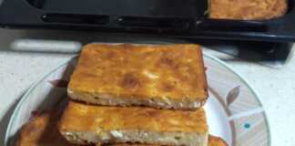 Αφράτη Τυρόπιτα με Γιαούρτι χωρίς Φύλλο, μόλις βγήκε από τον φούρνο.