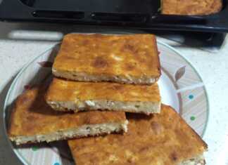 Αφράτη Τυρόπιτα με Γιαούρτι χωρίς Φύλλο, μόλις βγήκε από τον φούρνο.