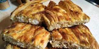 Τυρόπιτα στριφτή με χειροποίητο φύλλο ψημένηέτοιμη για σερβίρισμα.