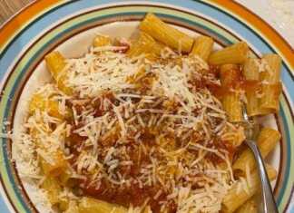 Ζυμαρικά με σάλτσα μπεικον