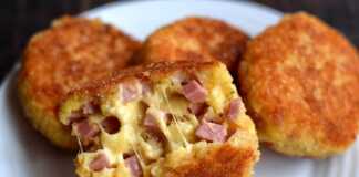 Ένα πιάτο με μικρά, χρυσαφένια τηγανητά κεφτεδάκια.