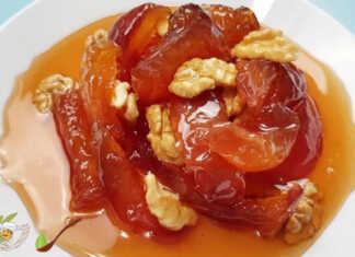 Γλυκό του κουταλιου μήλο…μ’ ένα διάφανο σιρόπι κεχριμπαριού.