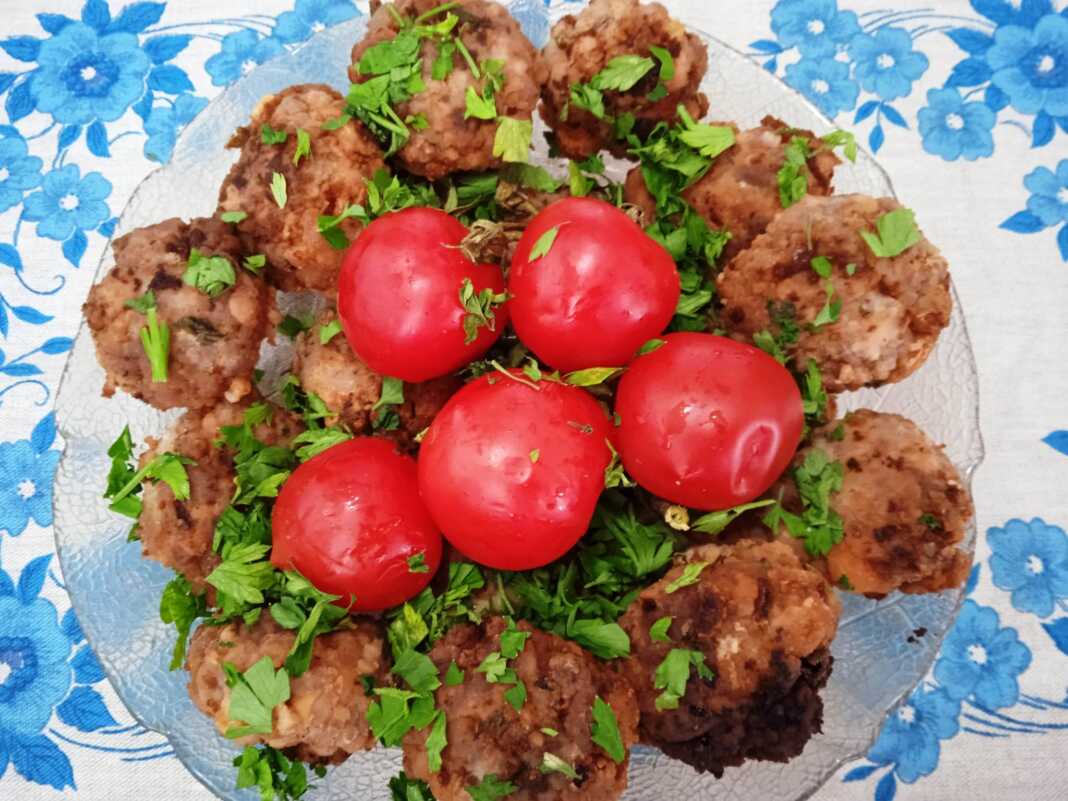 afrataTiganitaKeftedakia Αφράτα Τηγανιτά Κεφτεδάκια